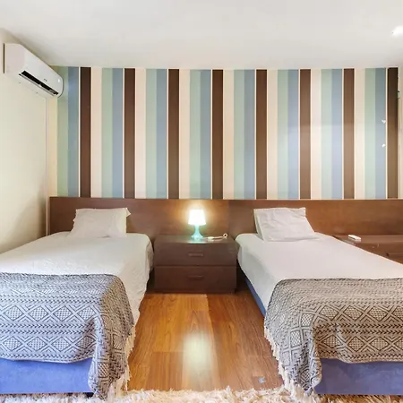 Casa Dos Pinheiros Apúlia