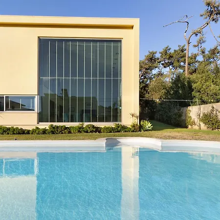 Casa Dos Pinheiros * Apúlia
